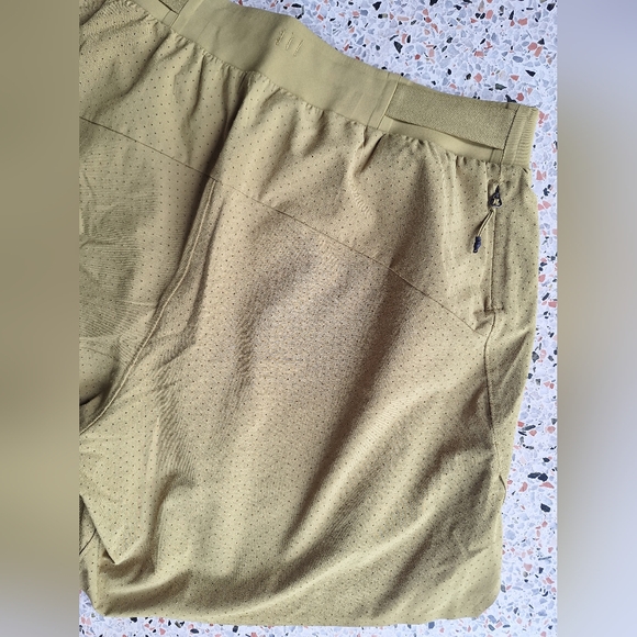 Lululemon Fast and Free Lined Short 6" - Picture 6 of 9